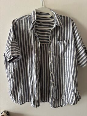 Madewell Blue and White Vertical Stripe Short-Sleeve Button-Up